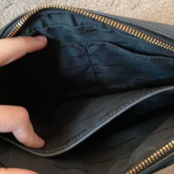 Michael Kors crossbody - Picture 4 of 6